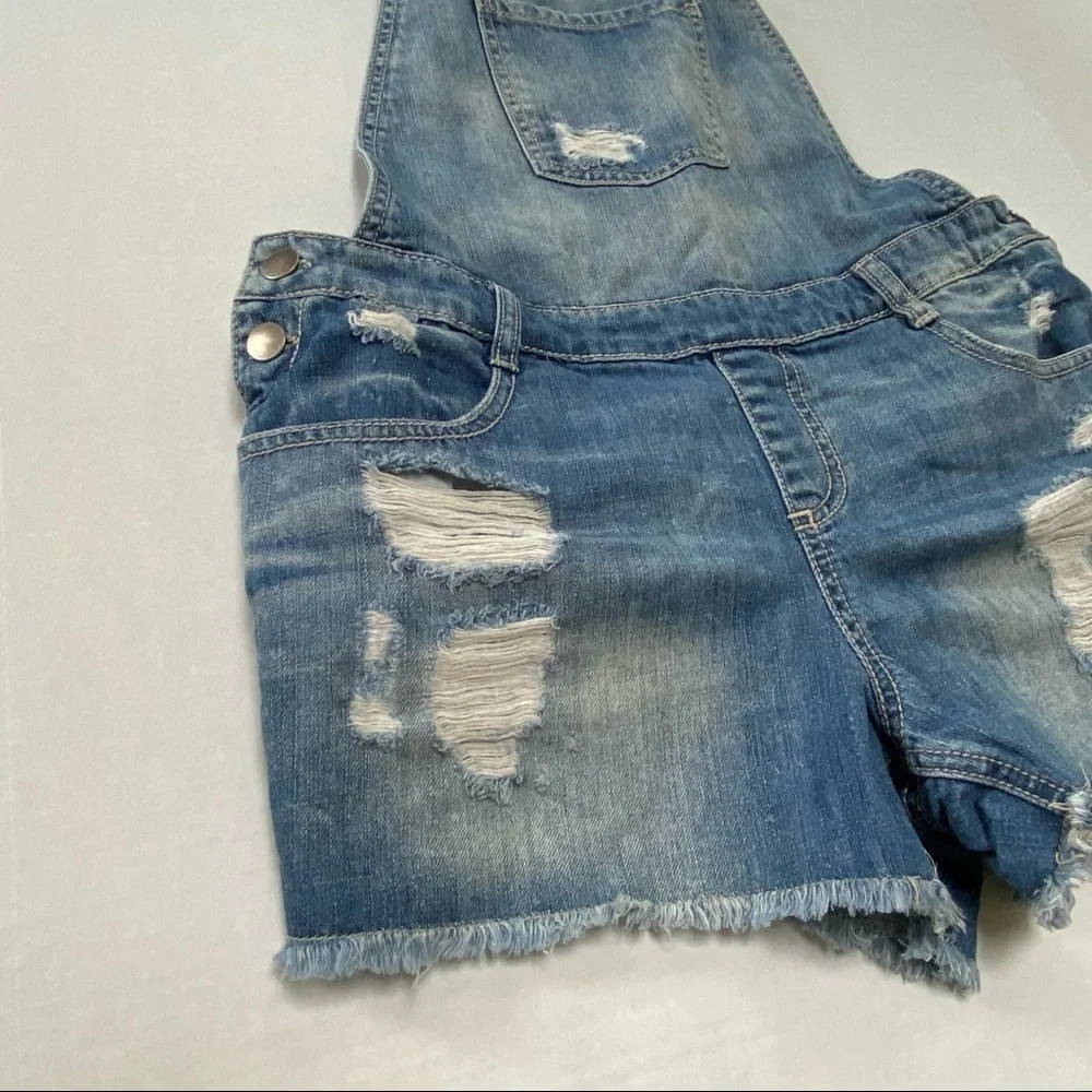 21 Denim jean overall festival shorts with open back, Medium
